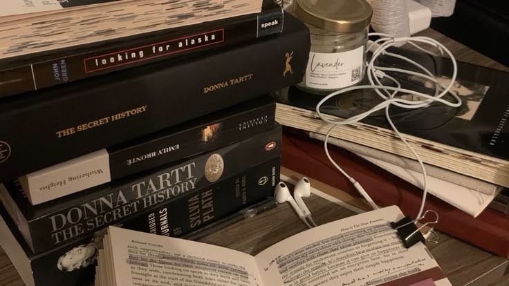 Discovery splash banner for The Bookish Discord Server Discord server