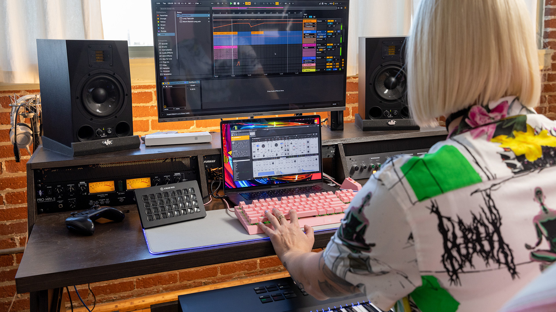 Discovery splash banner for Native Instruments Discord server
