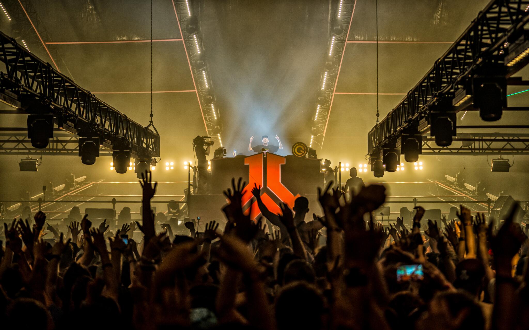Discovery splash banner for /r/hardstyle Discord server