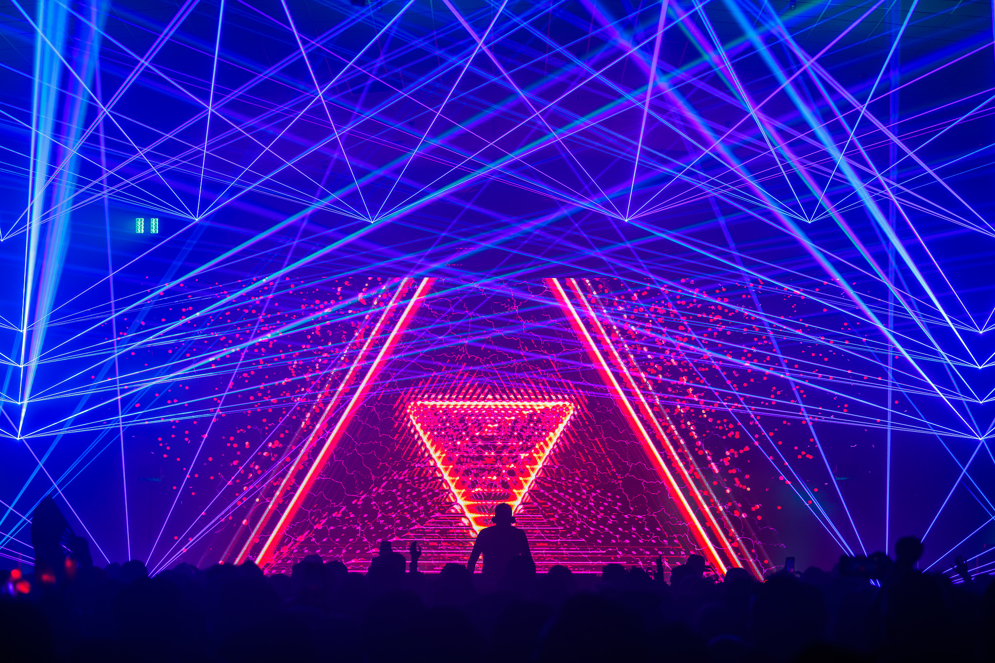Discovery splash banner for Gareth Emery x LSR/CITY Discord server